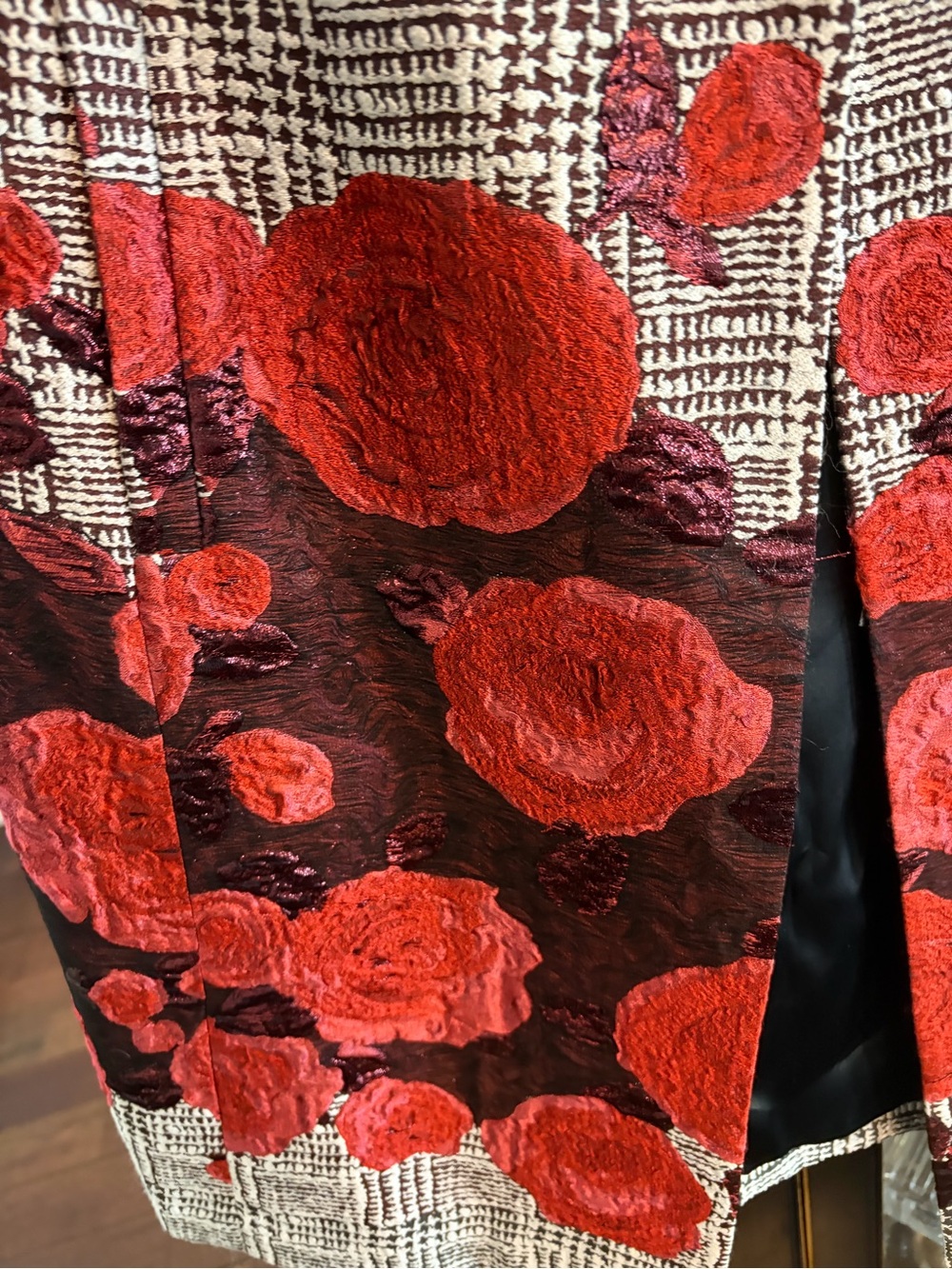 St. John gorgeous duster tweed coat with red floral design - Picture 4 of 6